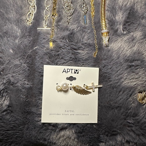 Costume Jewelry Lot - Picture 14 of 15